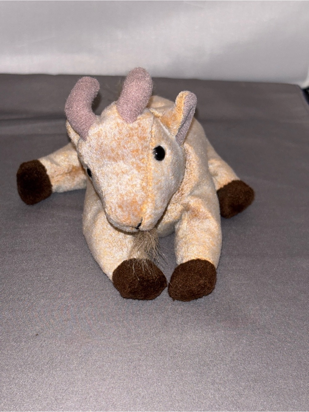TY Beanie Babies Goatee the Goat 7" Plush Toy Stuffed Animal Laying